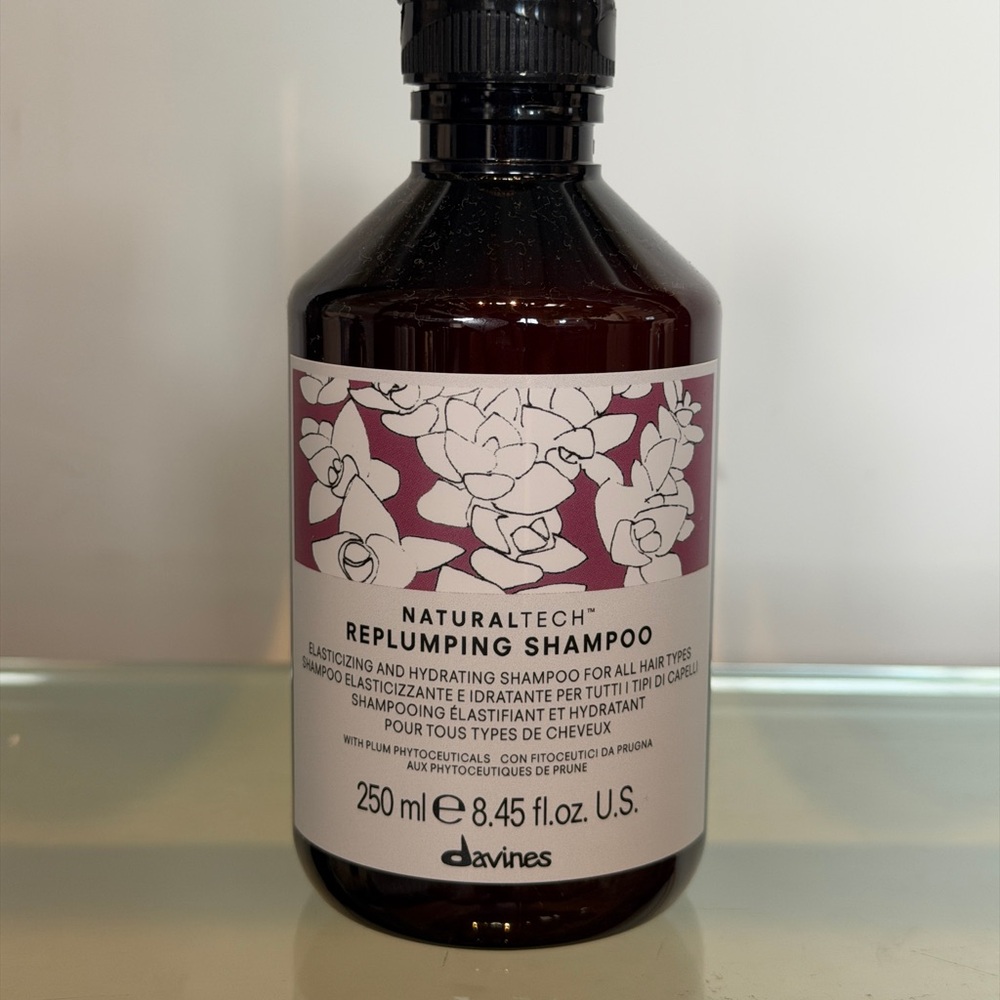 Davines Naturaltech Replumping Shampoo - Purple and White